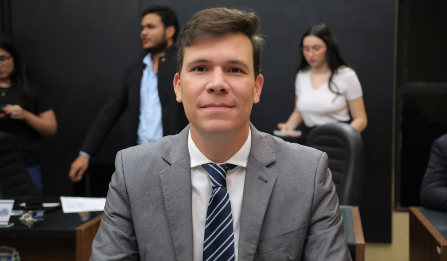 Vereador Gabriel Arce solicita reforma e  revitalização da Praça Santa Izabel em Ponta Porã