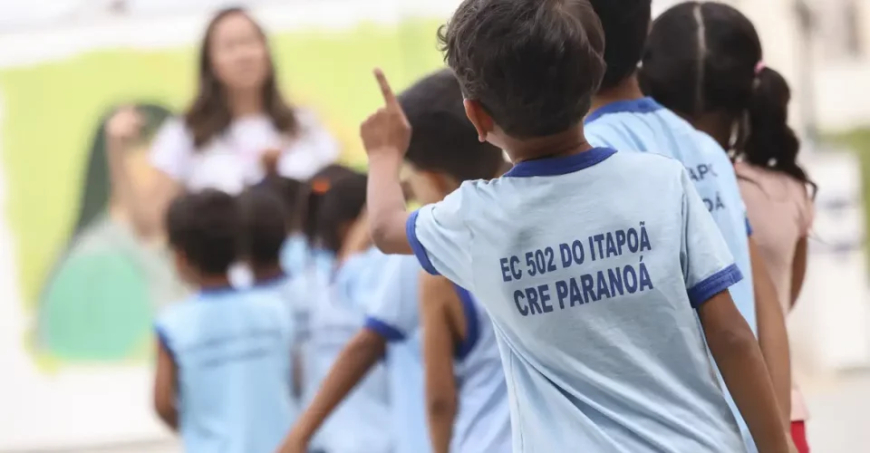 Dados: Ensino fundamental atinge 99,5% de frequência; atraso escolar cai