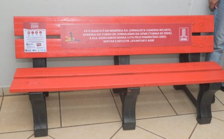 UFMS inaugura Banco Vermelho em memória da jornalista Vanessa Ricarte