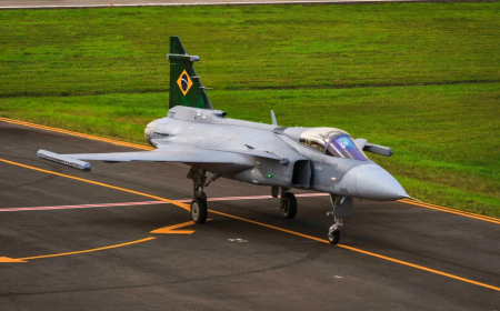 FAB: Lula batiza primeiro caça Gripen produzido no Brasil