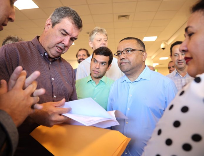 Vereadores entregam documento a Riedel com pauta prioritária a Ponta Porã