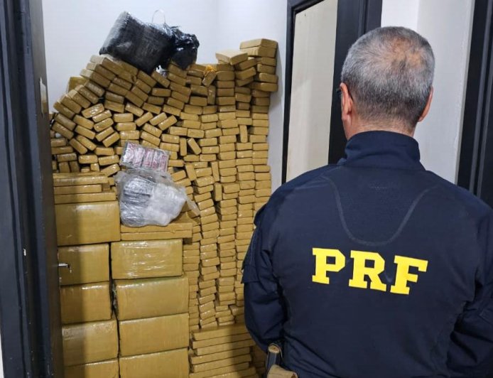 PRF em ação: Perseguição na MS-379 termina com apreensão de mais de 1,2 tonelada de maconha e veículo furtado