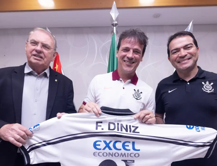 No comando: Fernando Diniz é anunciado como novo técnico do Corinthians