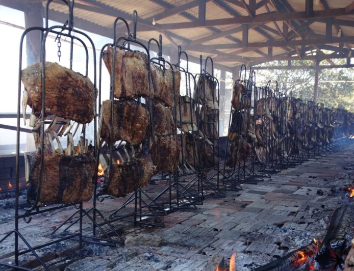Domingo é dia de costelão no CTG Querência da Saudade