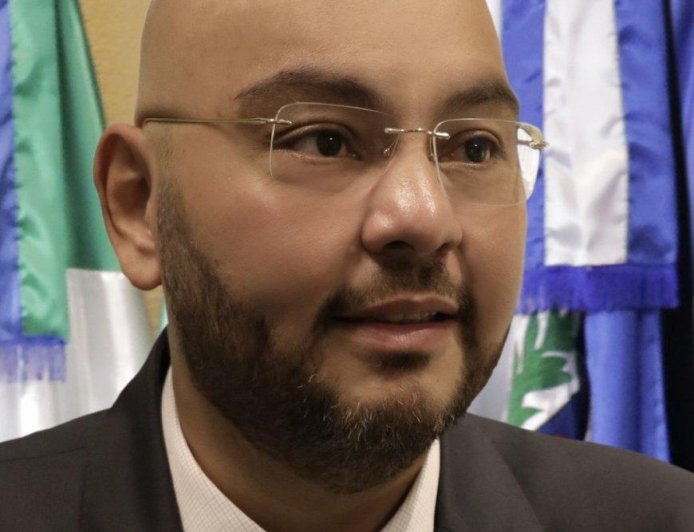 Agnaldo Pereira Lima pede recapeamento asfáltico em diversos pontos da cidade