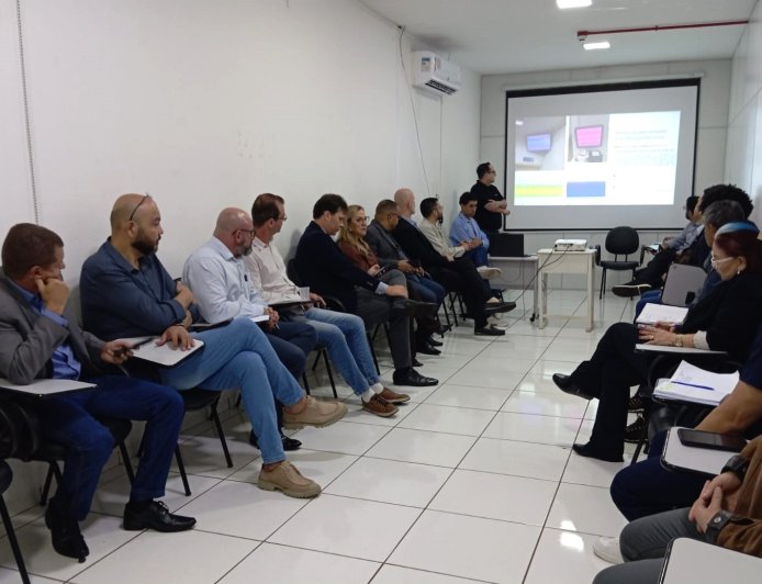 Vereadores participam de reunião no  Hospital Regional ´Dr. José de Simone Netto´