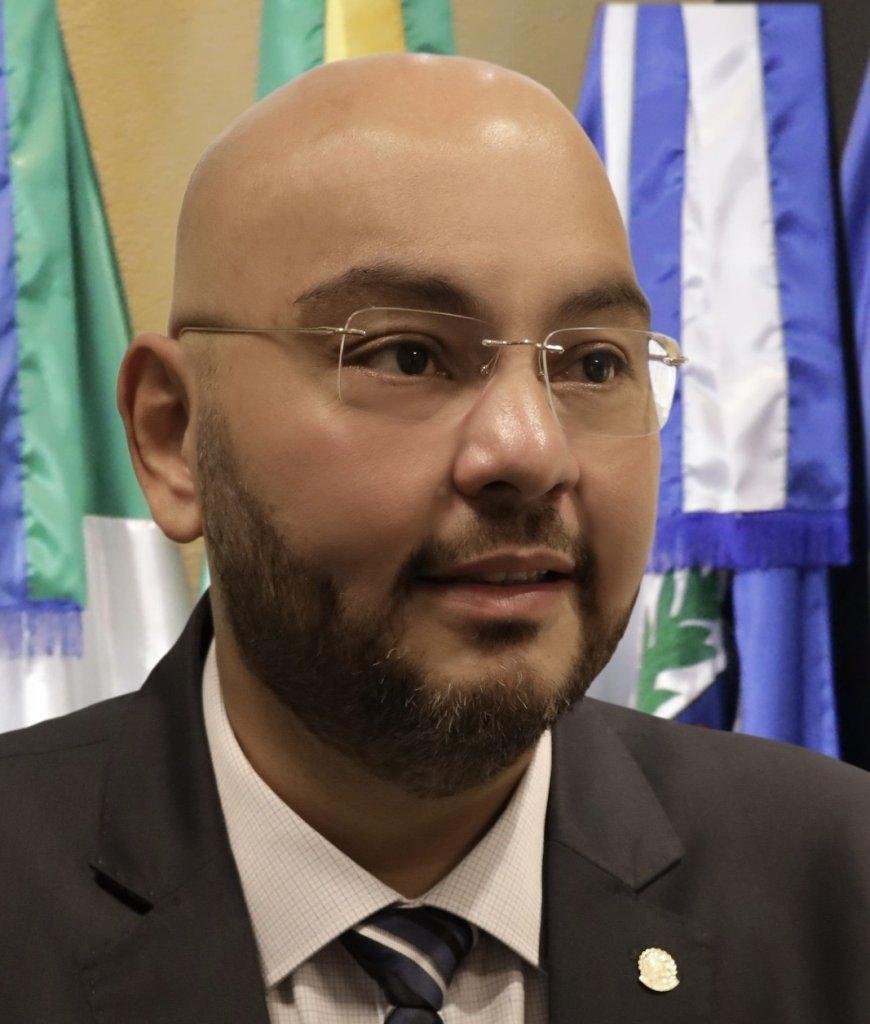 Agnaldo Pereira Lima pede recapeamento asfáltico em diversos pontos da cidade