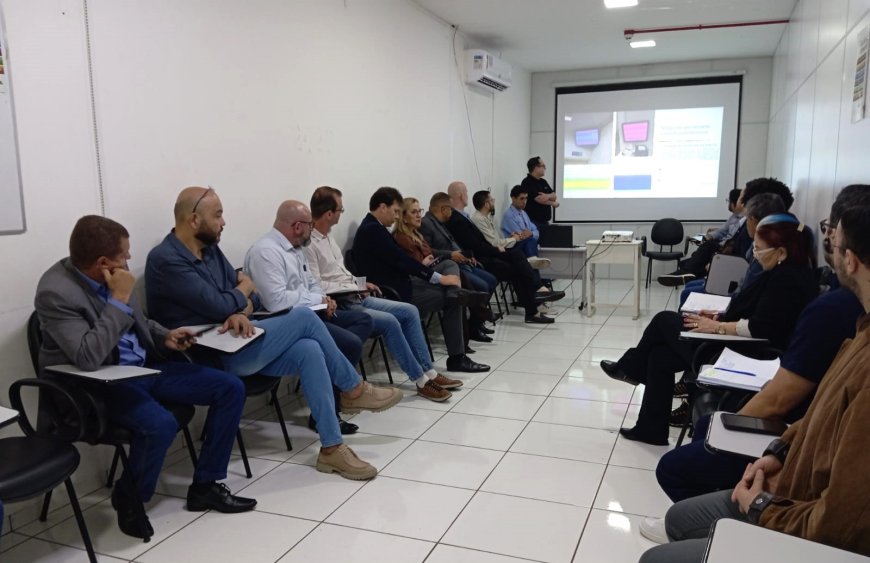 Vereadores participam de reunião no  Hospital Regional ´Dr. José de Simone Netto´