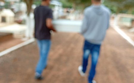 Emoção e pedidos de justiça: Sepultamento de bebê encontrado em lixeira em Ponta Porã é marcado por comoção