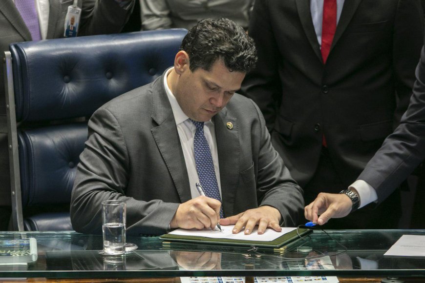 Urgente, Davi Alcolumbre promulga PL da Dosimetria e abre caminho para redução da pena de Bolsonaro