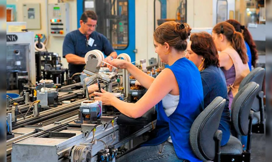 Setor de serviços recua 1,2% em março, segundo IBGE
