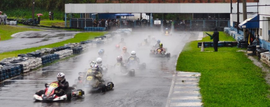 Paranaense Light de Kart tem	3ª baterias adiadas para a Final