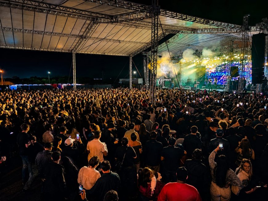 Evento: Multidão assiste show de Natanzinho Lima no fechamento da 60ª Expoagro