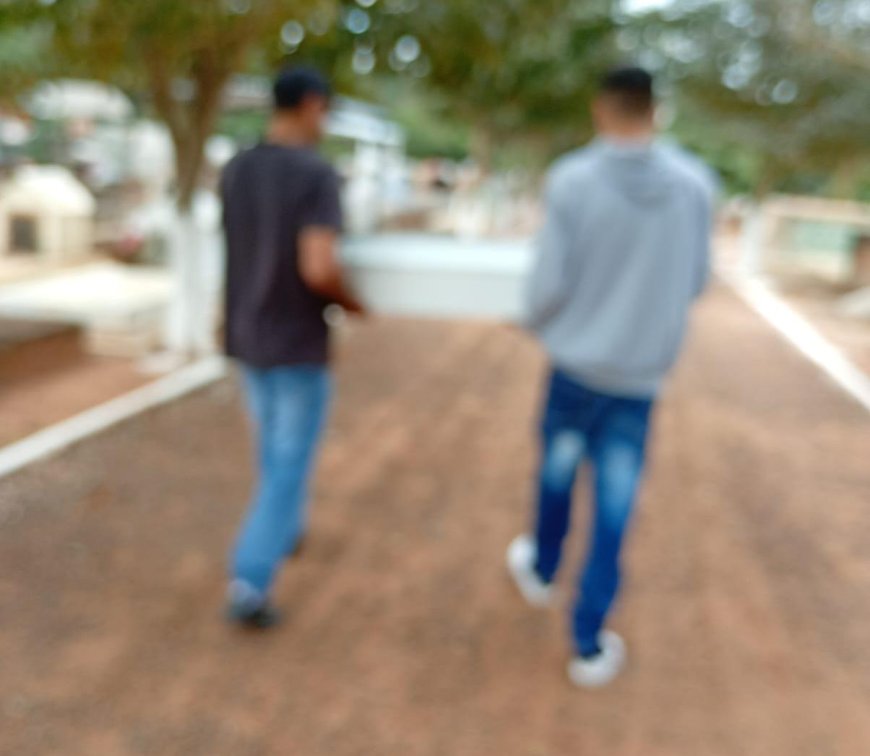 Emoção e pedidos de justiça: Sepultamento de bebê encontrado em lixeira em Ponta Porã é marcado por comoção