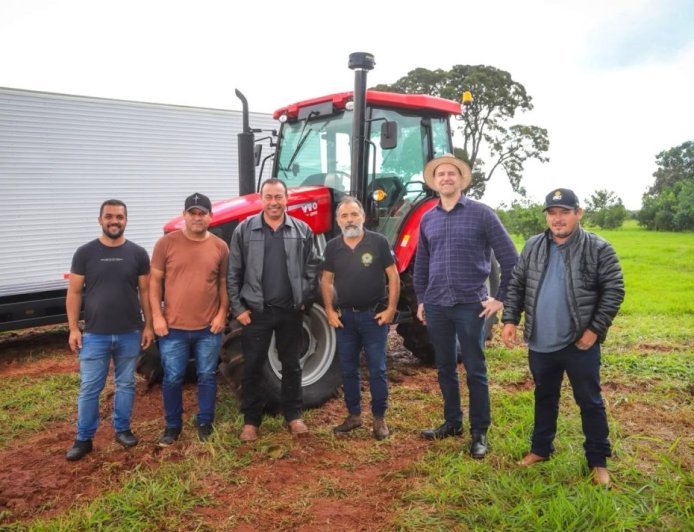 Japorã: Prefeito Malaquias conquista mais um trator para atender a agricultura familiar