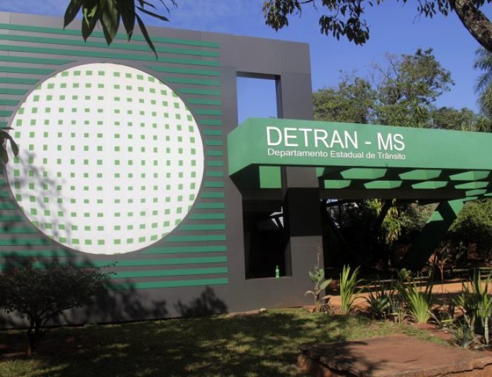 Em dia de jogo do Brasil, agências do Detran de MS terão horário especial e mudanças nos exames