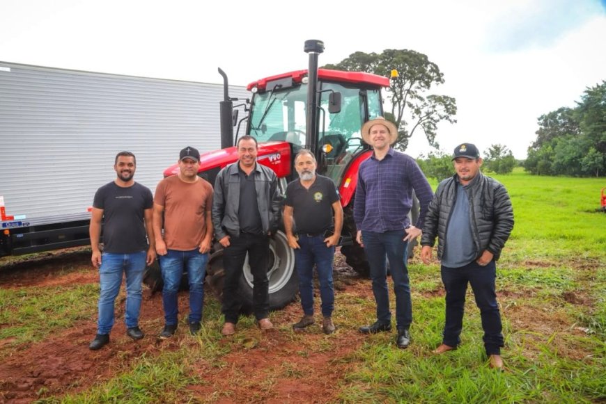 Japorã: Prefeito Malaquias conquista mais um trator para atender a agricultura familiar