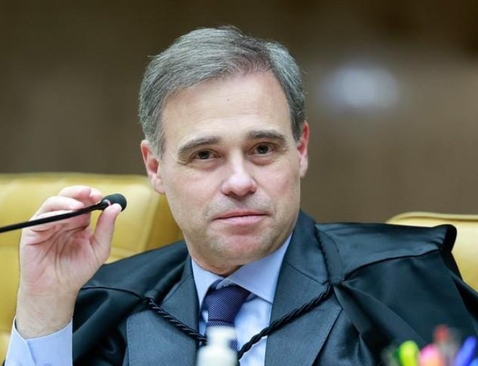 R$ 60 milhões: Mendonça autoriza PF a investigar repasses para filme sobre Bolsonaro