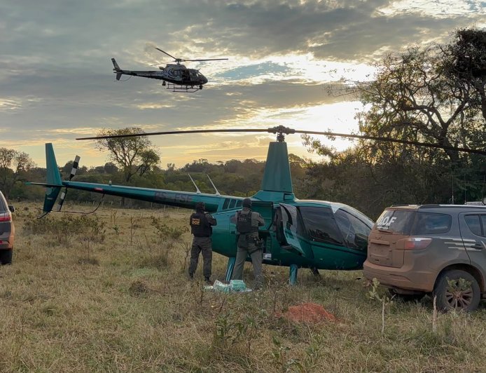 Após perseguição, helicóptero com quase 350 quilos de cocaína é interceptado