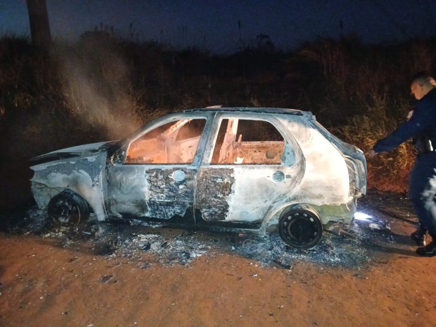 Carro queimado encontrado na fronteira pode ter sido usado em homicídio em Ponta Porã