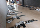 Combate: Megaoperação apreende arsenal com 30 fuzis que poderia abastecer facções no Brasil