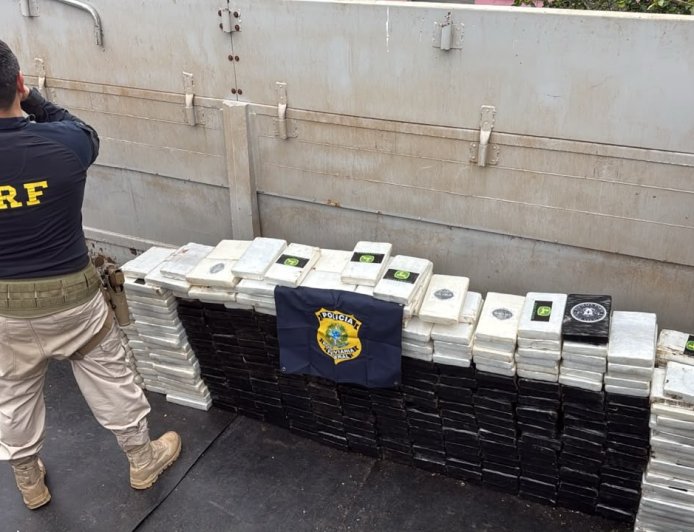PRF apreende 420 quilos de cocaína e prende pai e filho em flagrante em Ponta Porã