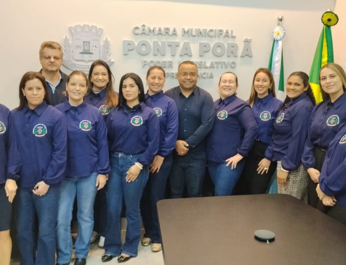 Cerimonial da Câmara de Ponta Porã recebe novos uniformes do presidente Jelson Bernabé