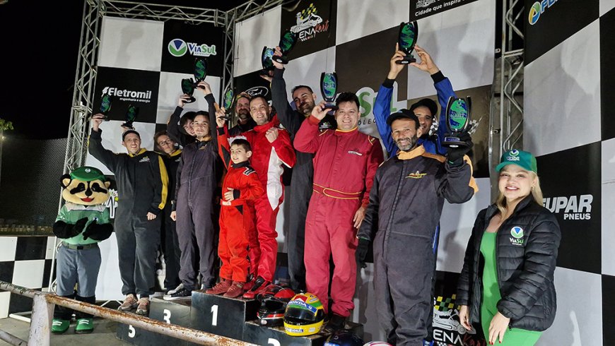 Duplas familiares chamam a atenção	na 2ª Copa de Kart Endurance de Foz