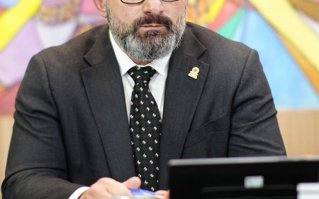 Carlos Bordão reitera pedido de manutenção  urgente em ponto de ônibus no Jardim Ivone