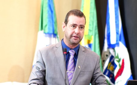 Thiago Vedana solicita melhorias no pavimento da  Rua Jorge Roberto Salomão e reforma geral na ESF Vila Renô