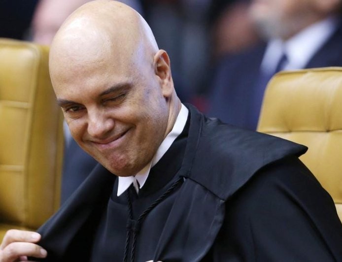 Crise: Moraes encaminha a Fachin pedido de investigação contra Mendonça