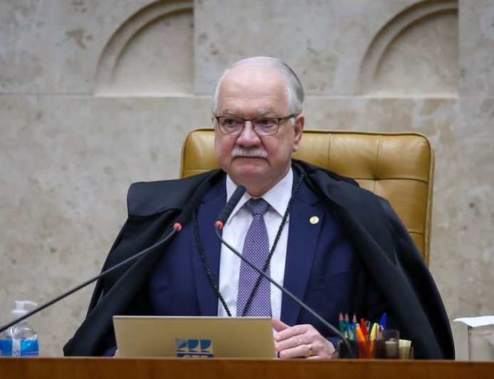 Prazo de 5 dias: Fachin aguarda explicações de ministros para decidir sobre crise