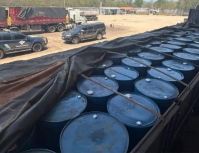 Corumbá: Fiscalização na fronteira apreende 15 toneladas de químico utilizado na fabricação de cocaína