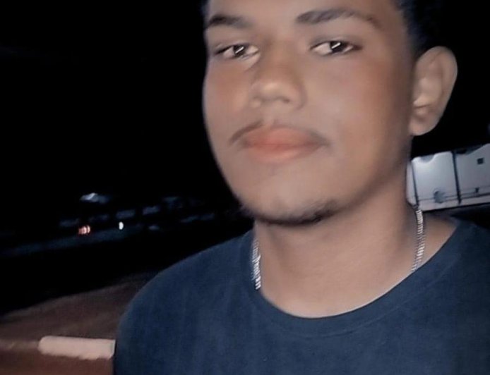 Um novo ciclo de luz: Feliz 17 Anos, João Vitor!