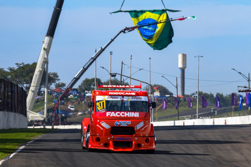 Paranaenses duelam pela liderança da categoria F-Truck em Cascavel