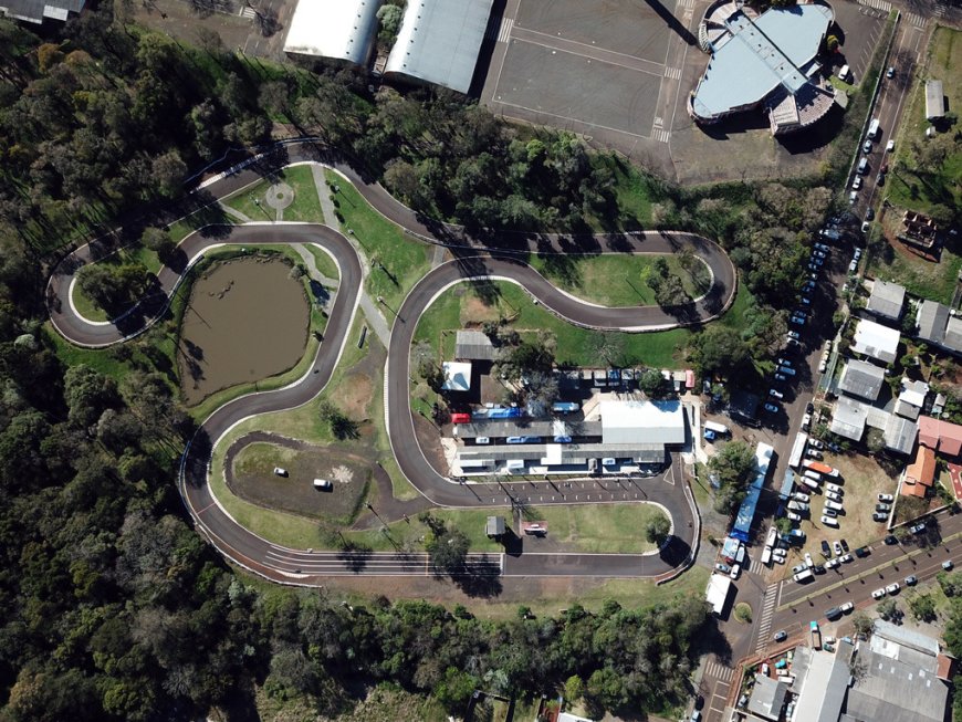 Paranaense de Kart começa com 154 participantes em Pato Branco