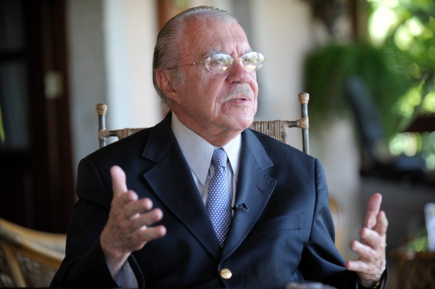 Ex-presidente: Sarney é internado no Sírio-Libanês para tratar pneumonia
