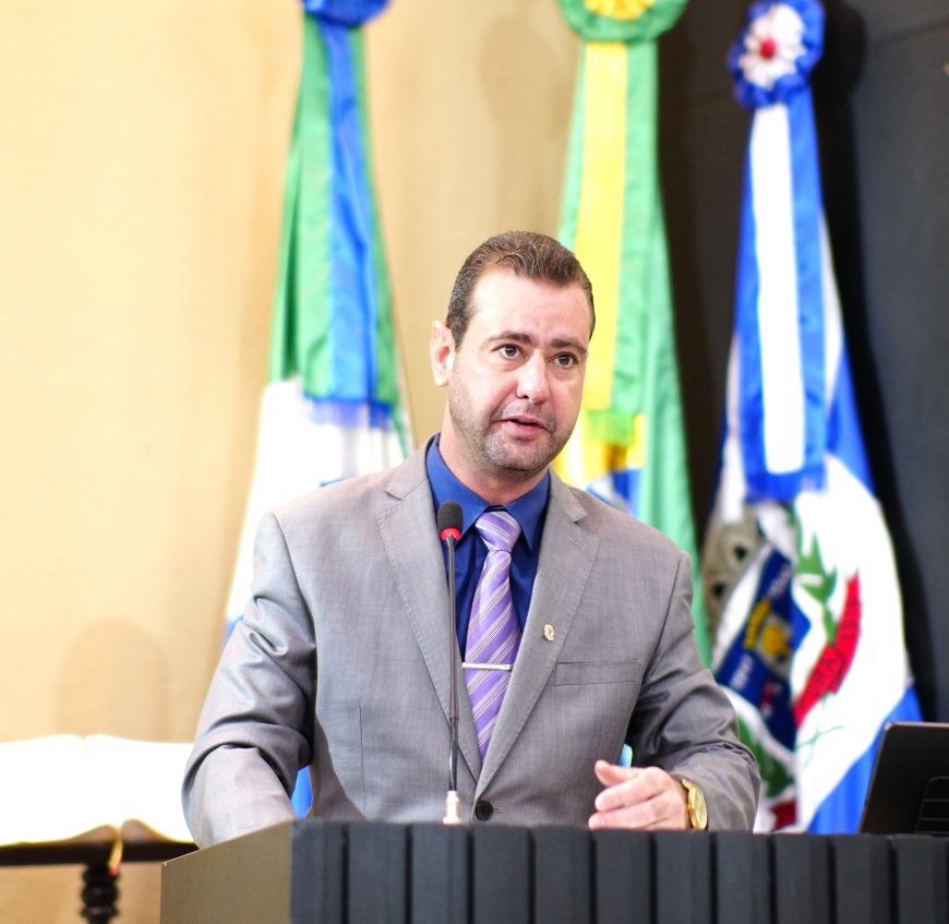 Thiago Vedana solicita melhorias no pavimento da  Rua Jorge Roberto Salomão e reforma geral na ESF Vila Renô