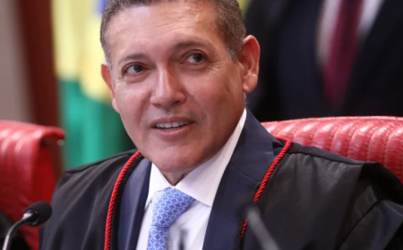 Canal no WhatsApp: Nunes Marques suspende novos posts e seguidores no Exército do Lula