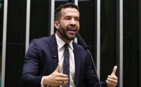 Na UTI: Deputado André Janones é internado com arritmia em São Paulo