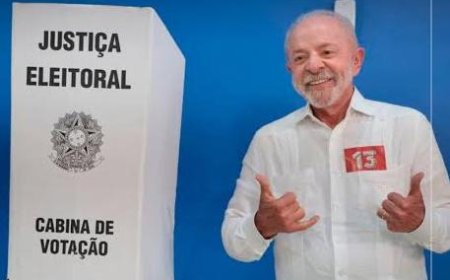 Agradeceu o apoio do povo: Lula vota e enaltece mobilização popular: "nunca vi nada igual"