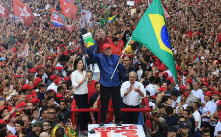 Com mobilização nas redes e nas ruas: Lula é reeleito presidente do Brasil
