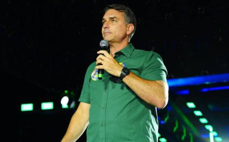 STF nega haver autorização judicial; PF planeja busca e apreensão em casa de Flávio Bolsonaro, ação é cancelada