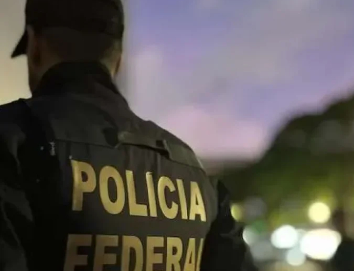 Acusados de vendes fuzis e vazar informações: PF investiga ligação de policiais com facção criminosa