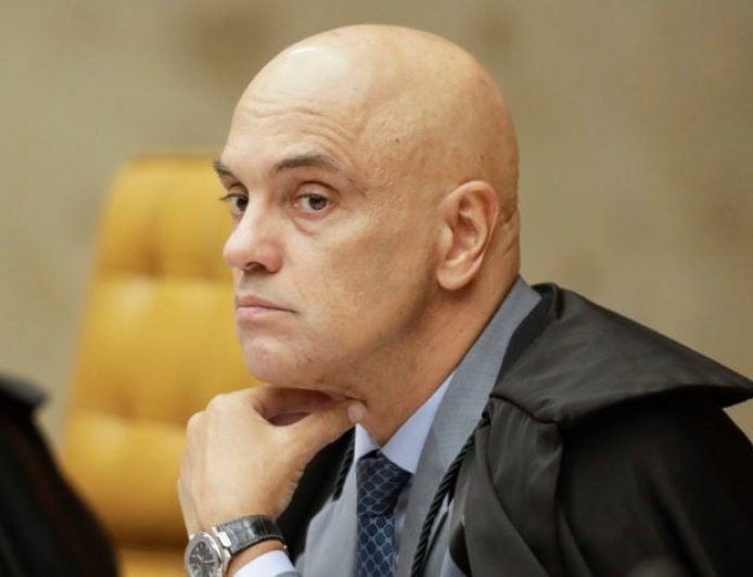 Em razão do tarifaço: Moraes determina emissão de mandado de prisão contra Eduardo Bolsonaro