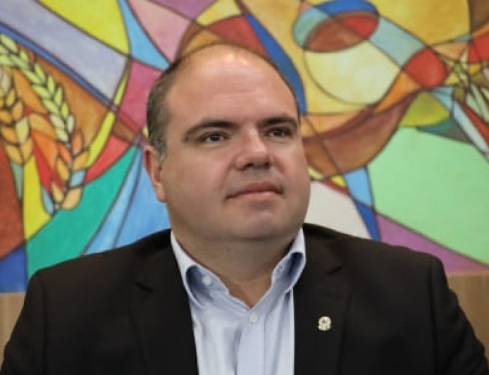 Waldecir Fernandes solicita reforço na segurança  escolar e instalação de redutor no Kamel Saad