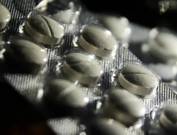 Suspeita de produtos falsificados: Anvisa proíbe lotes de medicamento para tratar câncer
