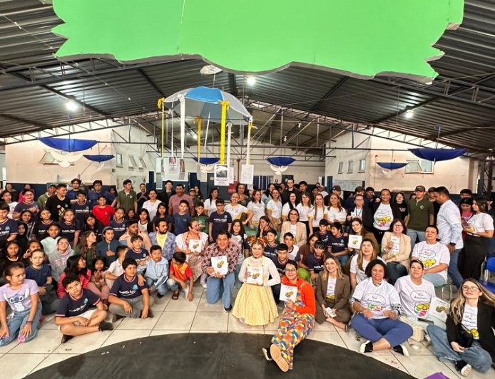 Escola Municipal Rural Graça de Deus recebe lançamento de livro sobre prevenção à violência doméstica em guarani kaiowá