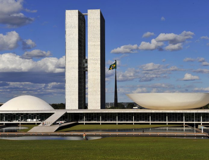 Projeto de lei amplia oferta de geriatras no SUS