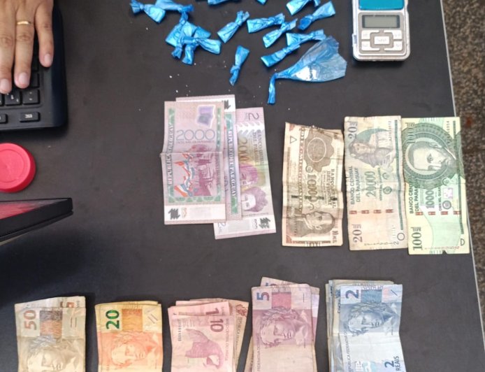 Ponta Porã: Polícia Militar apreende 27 porções de cocaína, dinheiro e balança de precisão